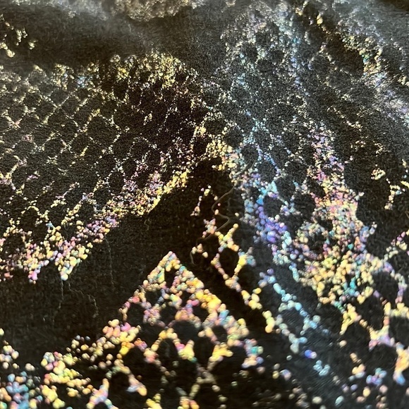 Evolution and Creation Rainbow Shiny Reptile Workout Crop Top Size L New - Picture 2 of 5